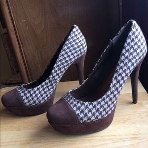 Houndstooth Pumps